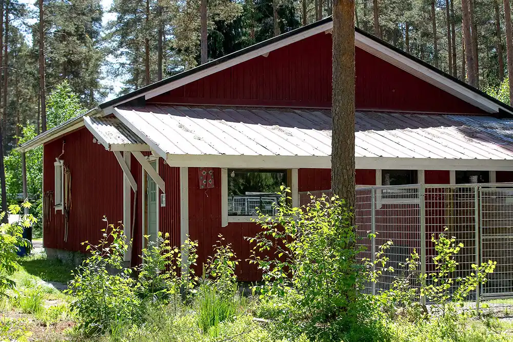 Tuittulan koirahoitola, tarharakennus.